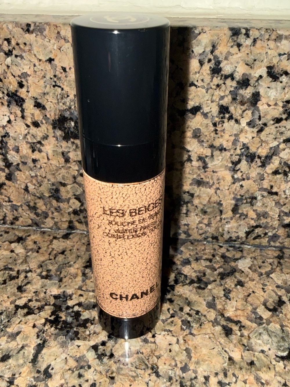 CHANEL Les Beiges Fresh Water Complexion Touch shade B40 new without box